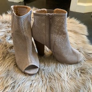 Open toe heeled booties